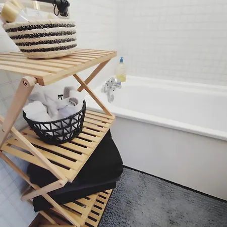 Au Coeur De Praloup 1500 アパート *