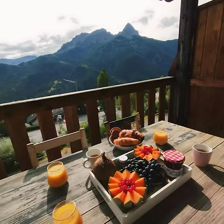 Au Coeur De Praloup 1500 アパート